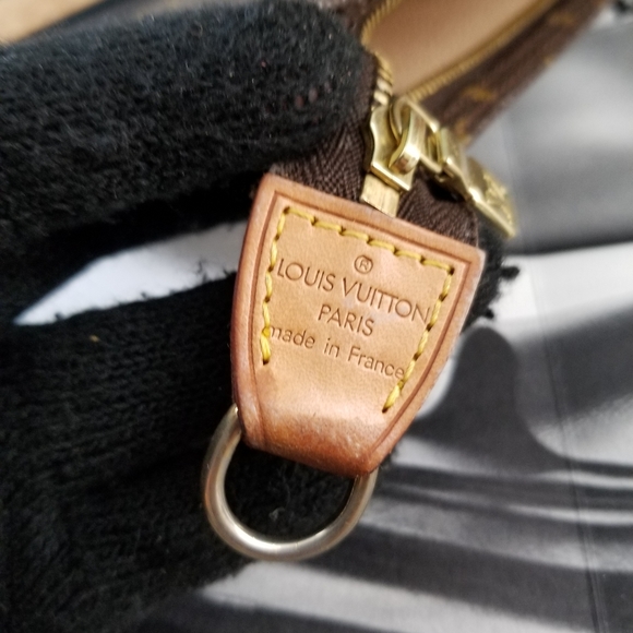 Louis Vuitton Classic Pouchette GM Monogram - Picture 10 of 16